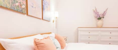 3 bedrooms, iron/ironing board, travel crib, WiFi (free)