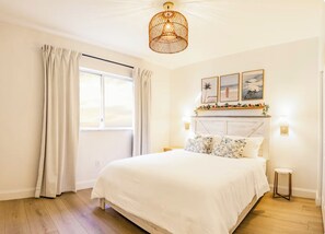 Room - King Bed Primary • Spacious Boutique Stay (Homestead)