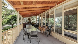 Outdoor dining - PI Holiday Retreat Unit 3 (Cowes)