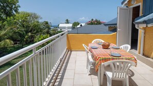 Outdoor dining - Colline - Proche plage - Terrasse (Le Moule)