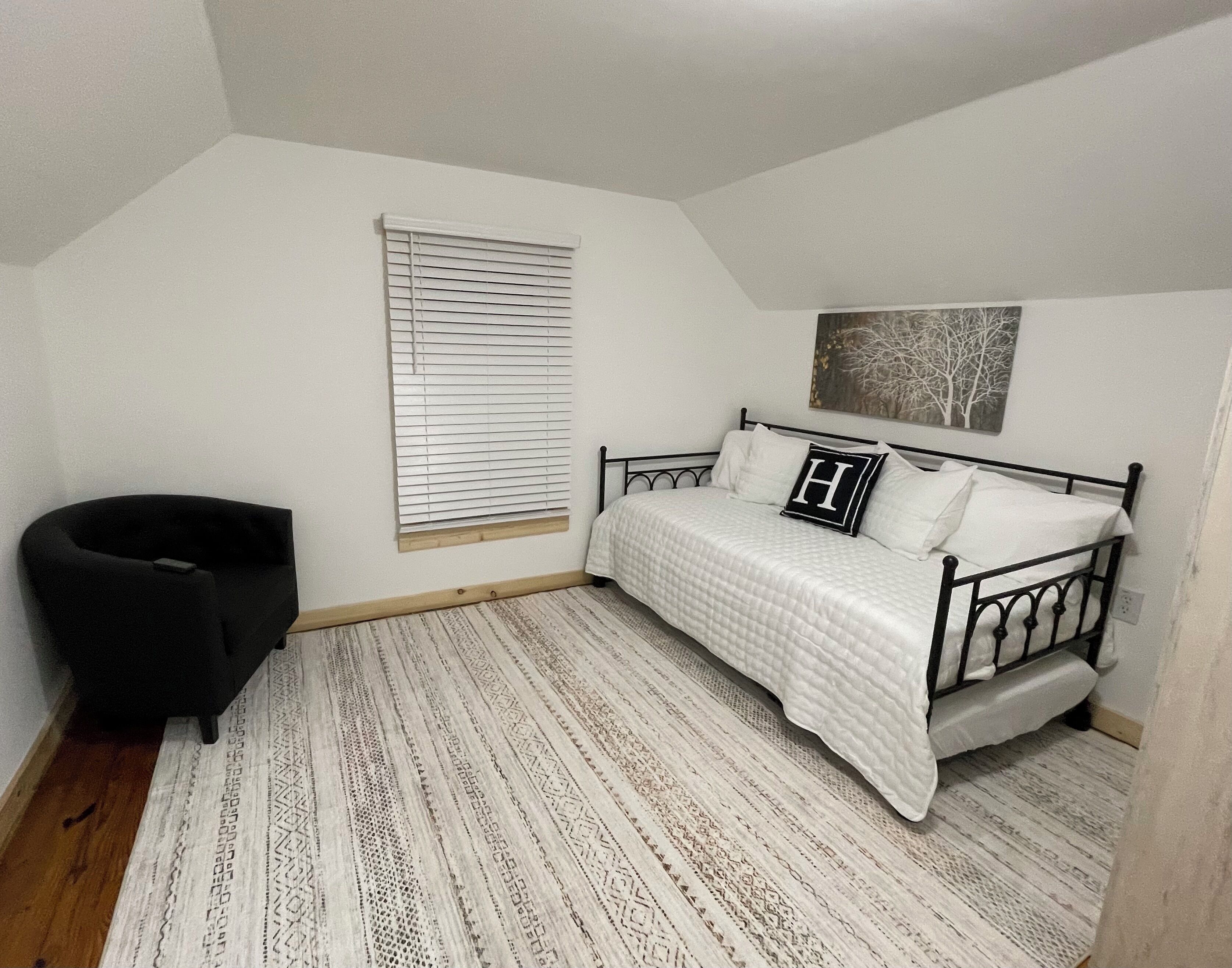 3 habitaciones, tabla de planchar con plancha, wifi y ropa de cama 