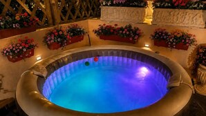 Pool - Grande spazio esterno con idromassaggio (Valledoria)