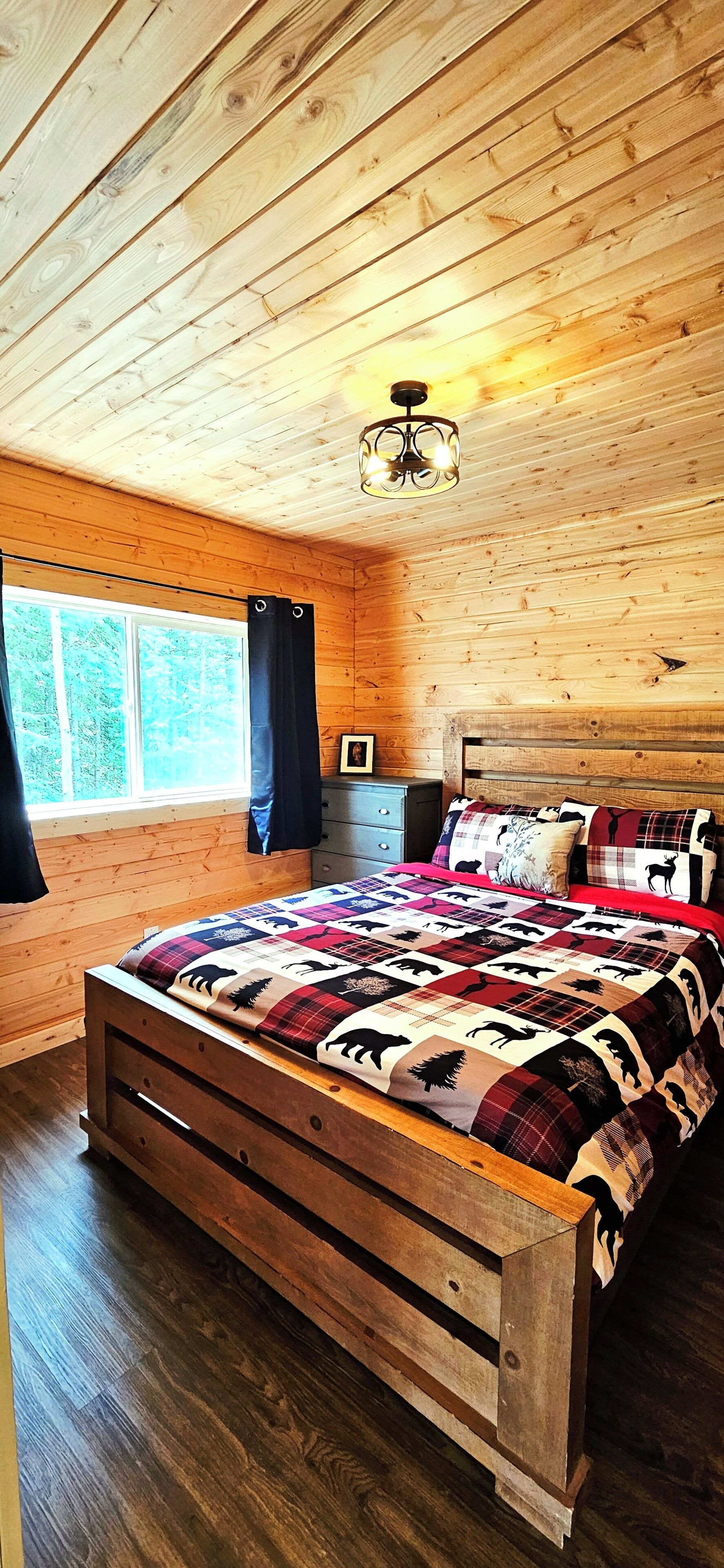3 bedrooms, travel crib