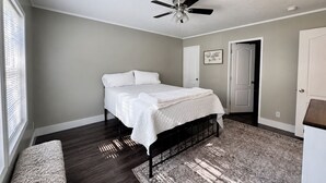 Room - Waterfront Beaufort Home - 3 Miles to Parris Island & Downtown! (BEAUFORT)