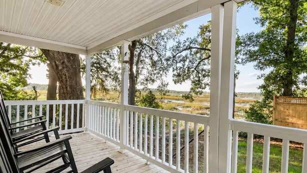 Terrace/patio - Waterfront Beaufort Home - 3 Miles to Parris Island & Downtown! (BEAUFORT)