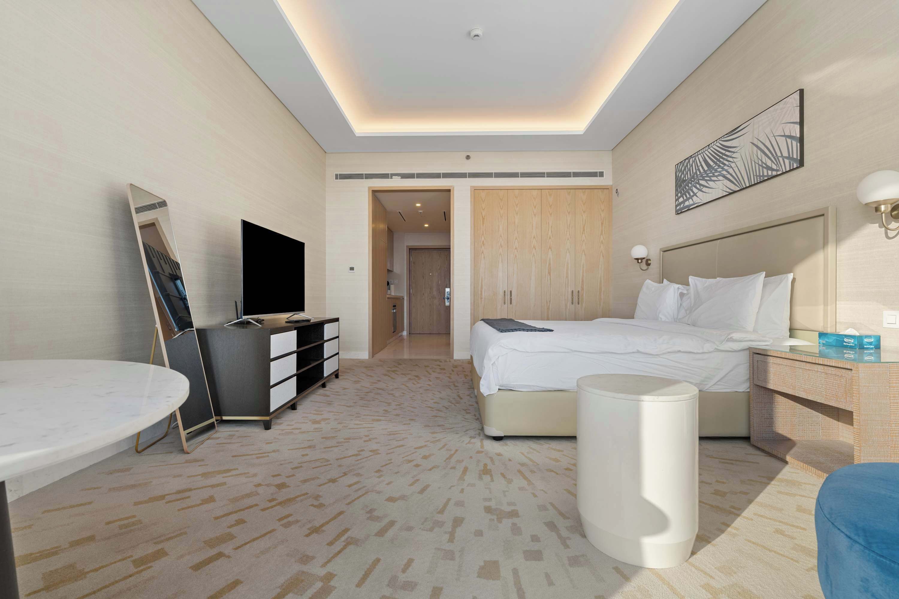Iron/ironing board, WiFi, bed sheets