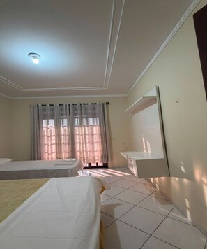 Double Room | Wi-Fi de cortesia, roupa de cama