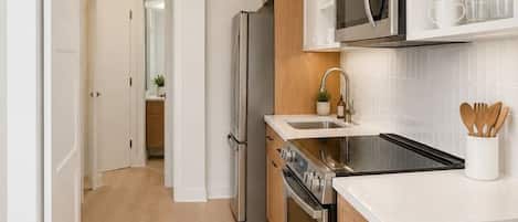 Coffee/tea maker, fridge, microwave, oven