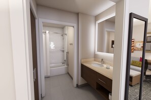 Une salle de bain moderne avec une baignoire, un lavabo et un miroir.