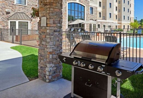 Accessible 1BR Suite | Free Daily Breakfast + Pool