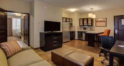 Accessible 1BR Suite w/ Free Hot Breakfast & Pool