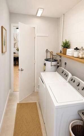 A laundry room with a washing machine, dryer, and a water heater. - Perfect 3-bedroom house with AC in charming Kissimmee (Kissimmee)