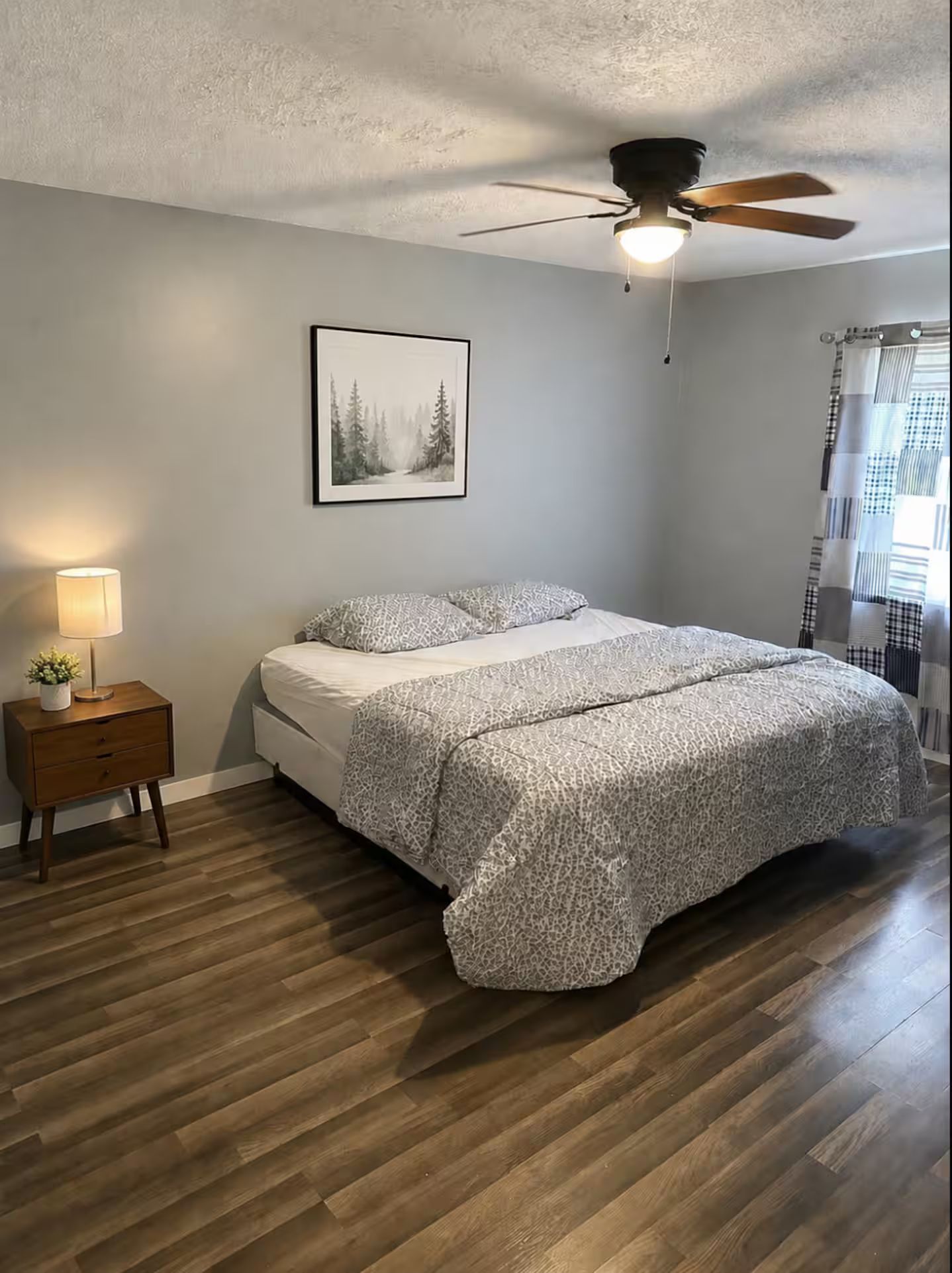 3 chambres, fer et planche à repasser, Wi-Fi, draps fournis