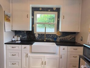 Interior - The Van Gogh House - Creatively unwind with us! (Elizabethtown)