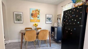 Dining - The Van Gogh House - Creatively unwind with us! (Elizabethtown)
