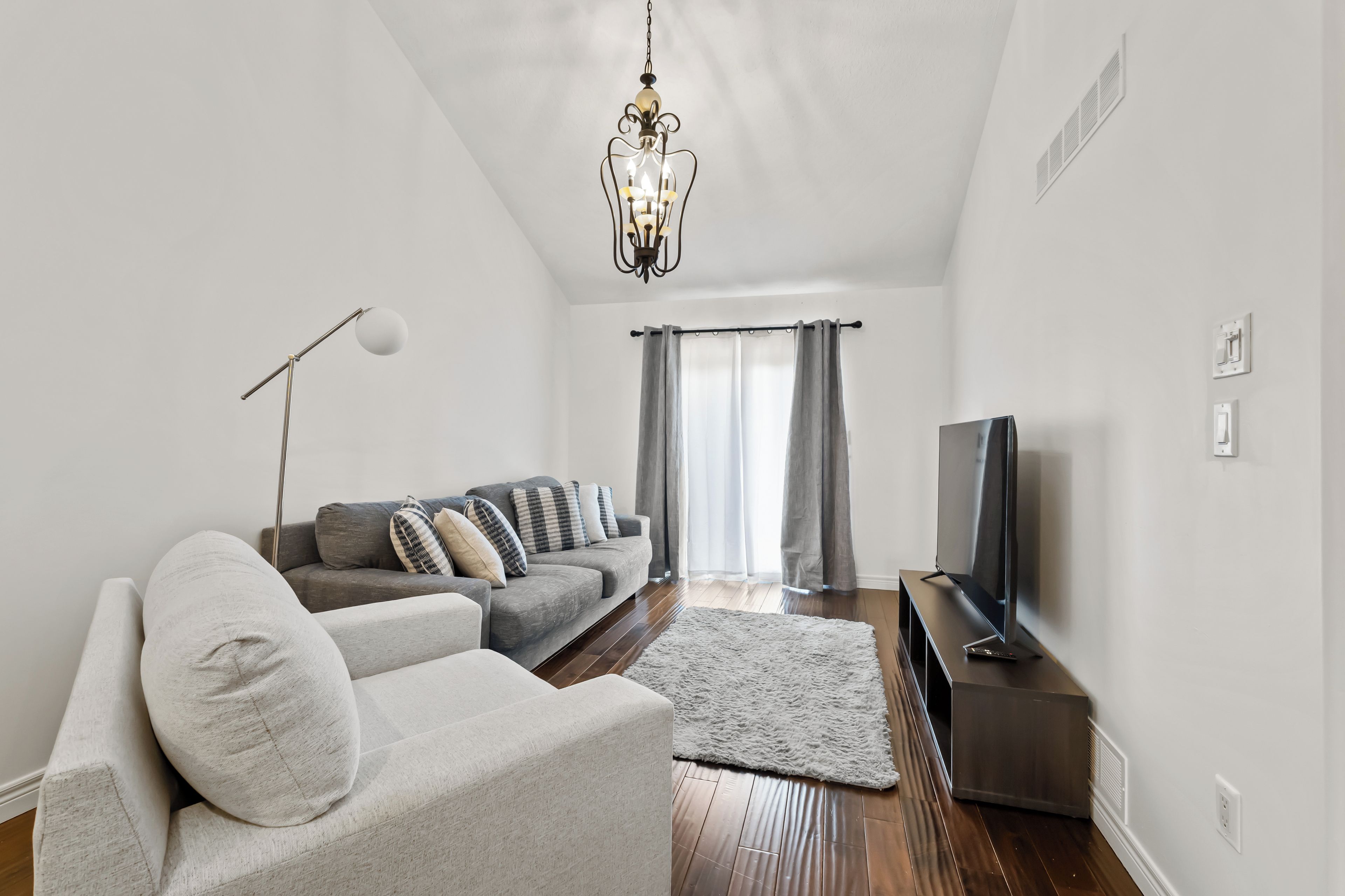 Stylish 2-bedroom, 3-bath Townhouse About 15 Minutes From Niagara Falls. - St. Catharines