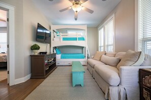 Room - 2 Community Pools, Walk to Beach- Follow the Heron by Royal Destinations (Santa Rosa Beach)