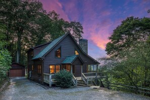 Exterior - Thoughtfully updated cabin with mountain views, screened decks, hot tub (Blue Ridge)