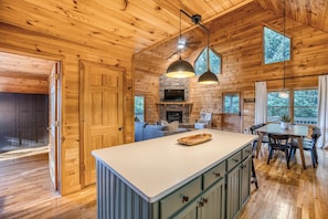 Dining - Thoughtfully updated cabin with mountain views, screened decks, hot tub (Blue Ridge)