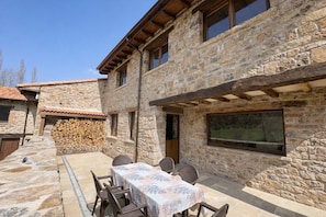 Unclassified image, 2 of 29, button - Vrbo Property (Lores)