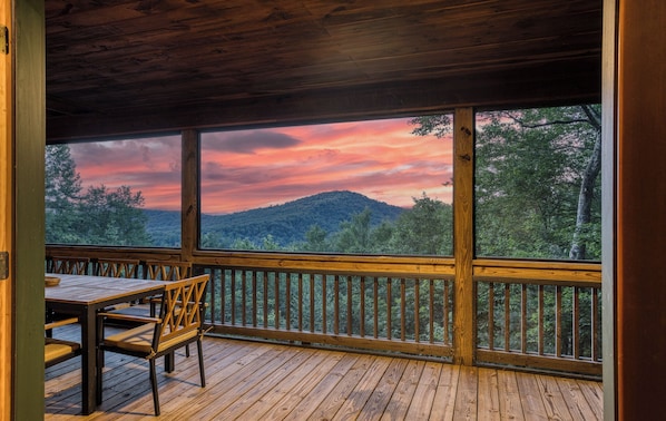 Dining - Thoughtfully updated cabin with mountain views, screened decks, hot tub; sleeps up to 10 (Blue Ridge)
