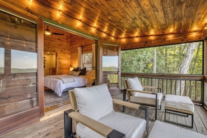 Room - Thoughtfully updated cabin with mountain views, screened decks, hot tub; sleeps up to 10 (Blue Ridge)