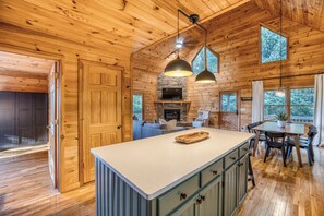 Dining - Thoughtfully updated cabin with mountain views, screened decks, hot tub; sleeps up to 10 (Blue Ridge)