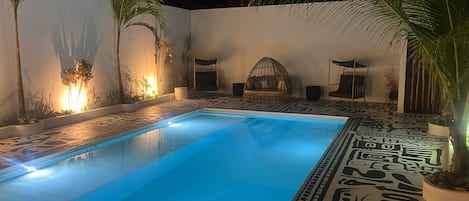 حمام سباحة