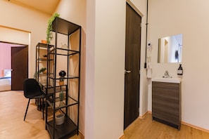 A modern bathroom with a mirror, sink, and hairdryer. - 2 bedrooms, 2 bathrooms | Polanco | Relax (Ciudad de México)