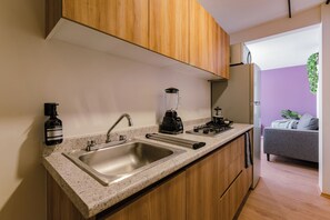A kitchen with a double sink, a blender, a coffee maker, and a refrigerator. - 3 bedrooms | Polanco | Relax (Ciudad de México)