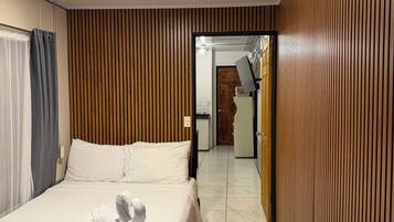 Iron/ironing board, WiFi (free)