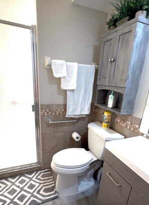 Unclassified image, 3 of 6, button - Peaceful waterfront 1bd/1ba guest house centrally located in charming Cape Coral (Cape Coral)