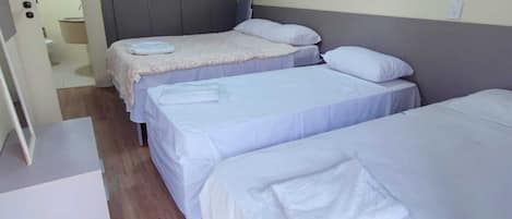Departamento, lanai, vista al jardín | Cortinas blackout, tabla de planchar con plancha y wifi gratis