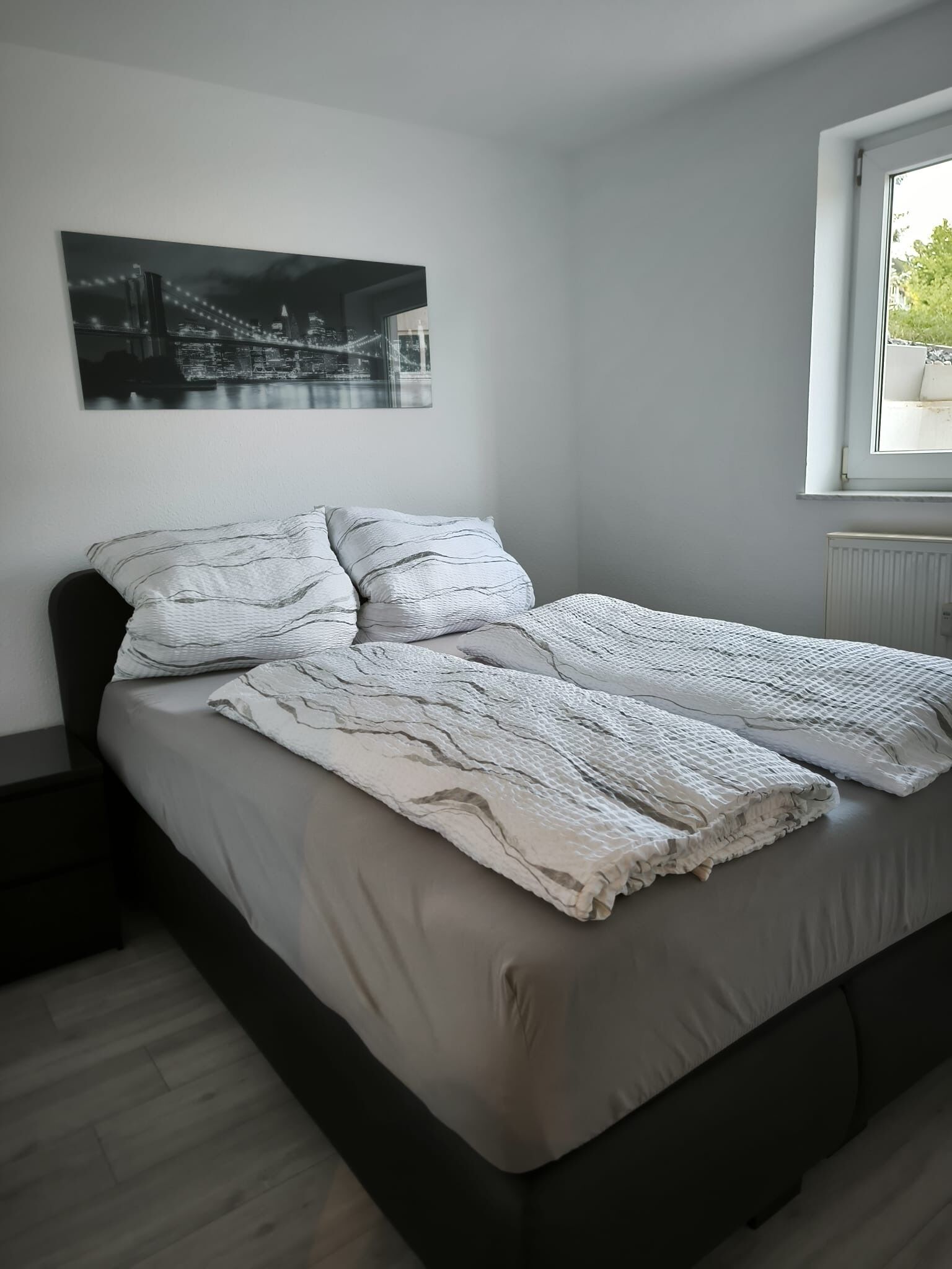 Iron/ironing board, WiFi, bed sheets