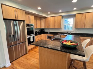 Private kitchen - 4-bedroom house down the street from Michigan Stadium in Ann Arbor (Ann Arbor)