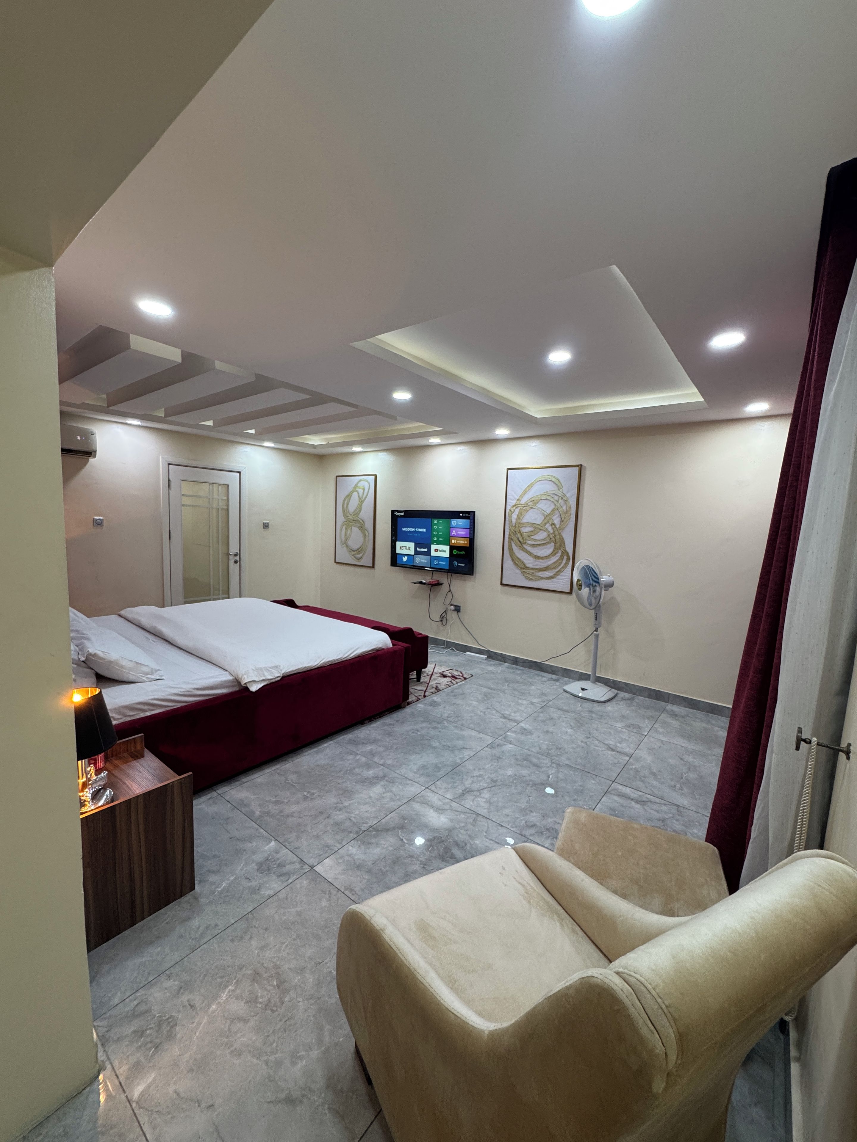 Rumah Mewah, pemandangan halaman | Tirai kedap cahaya, kedap suara, setrika/meja setrika, dan Wi-Fi gratis