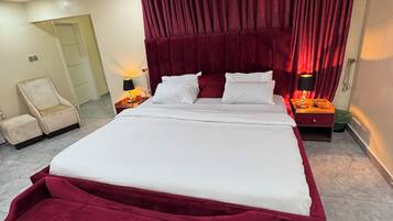 Luxury House, Courtyard View | Blackout drapes, soundproofing, iron/ironing board, WiFi (free)
