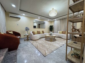 Rumah Mewah, pemandangan halaman | Area keluarga
