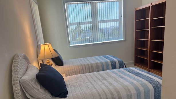 Room - Bright 2-bedroom apartment with AC in brilliant Sarasota City Center ! (Sarasota)