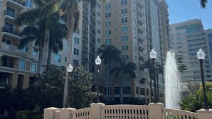 Exterior - Bright 2-bedroom apartment with AC in brilliant Sarasota City Center ! (Sarasota)