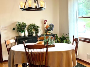 Dining - Charming 3-bedroom farmhouse in beautiful Hayesville, NC (Hayesville)