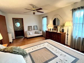 Room - Charming 3-bedroom farmhouse in beautiful Hayesville, NC (Hayesville)