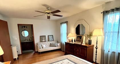 Charming 3-bedroom farmhouse in beautiful Hayesville, NC