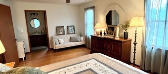 Charming 3-bedroom farmhouse in beautiful Hayesville, NC