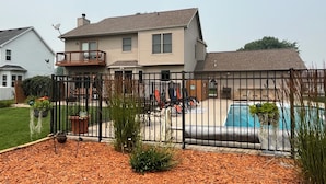 Exterior - Spacious 5-bedroom house in Oshkosh with AC comfort available for EAA rental (Oshkosh)