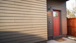 A house with a red door, a mailbox, and a porch light. - Bend river park retreat (Bend)