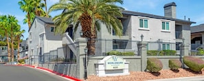 Unclassified image, 2 of 27, button - CES 2027 LAS VEGAS  Resort  1BDR - Sleeps 4 - Full Kitchen – JANUARY 5–10, 2027 (Las Vegas)