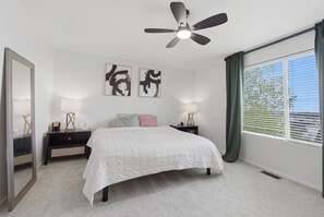 3 Schlafzimmer, Schreibtisch, Bügeleisen/Bügelbrett, WLAN