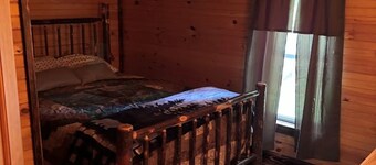 Cozy & Private Solar Powered 3BR Family Cabin Near Seneca Lake Wine Trail
