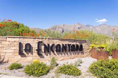Charming Catalina Foothills Condo w/ Mountain Views, Gym, Pool and Spa